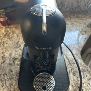 LIKE NEW - Nespresso VERTUO w/ Aeroccino3 Milk Frother